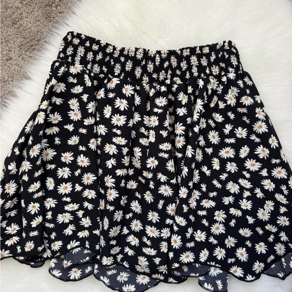 Pink Lily Black Floral Print Skort - Picture 2 of 10